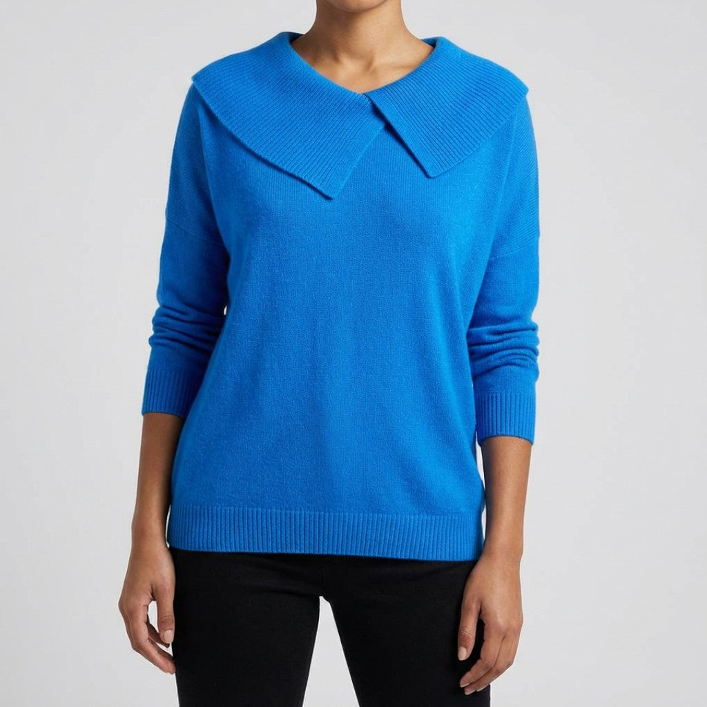 Lucia – Warm Sweater with Wide Collar