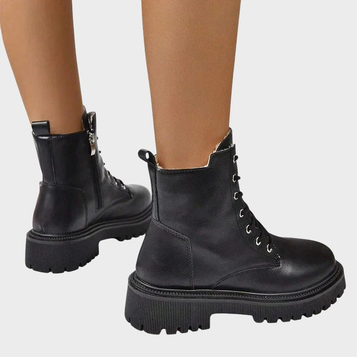 ChicPlush - Botine din Fleece cu Șireturi