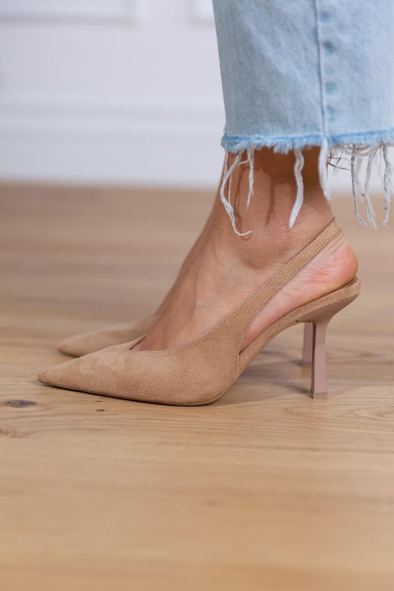BOGLÁRKA | PANTOFI SLINGBACK NUDE CU TOC SUBȚIRE ȘI TEXTURĂ CATIFELATĂ