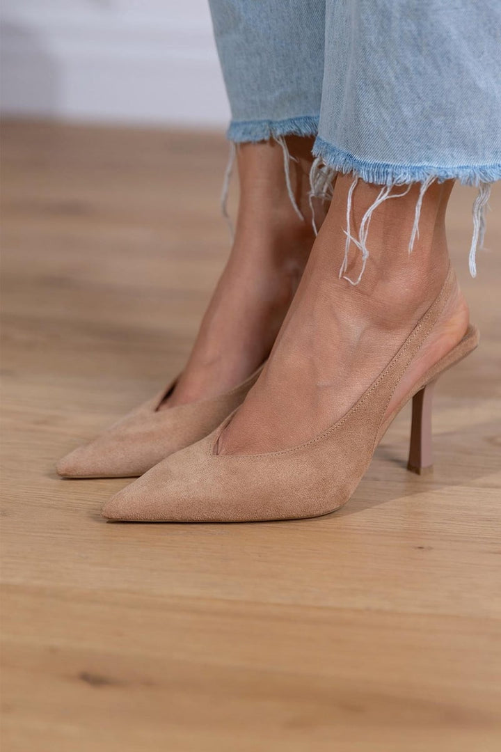 BOGLÁRKA | PANTOFI SLINGBACK NUDE CU TOC SUBȚIRE ȘI TEXTURĂ CATIFELATĂ